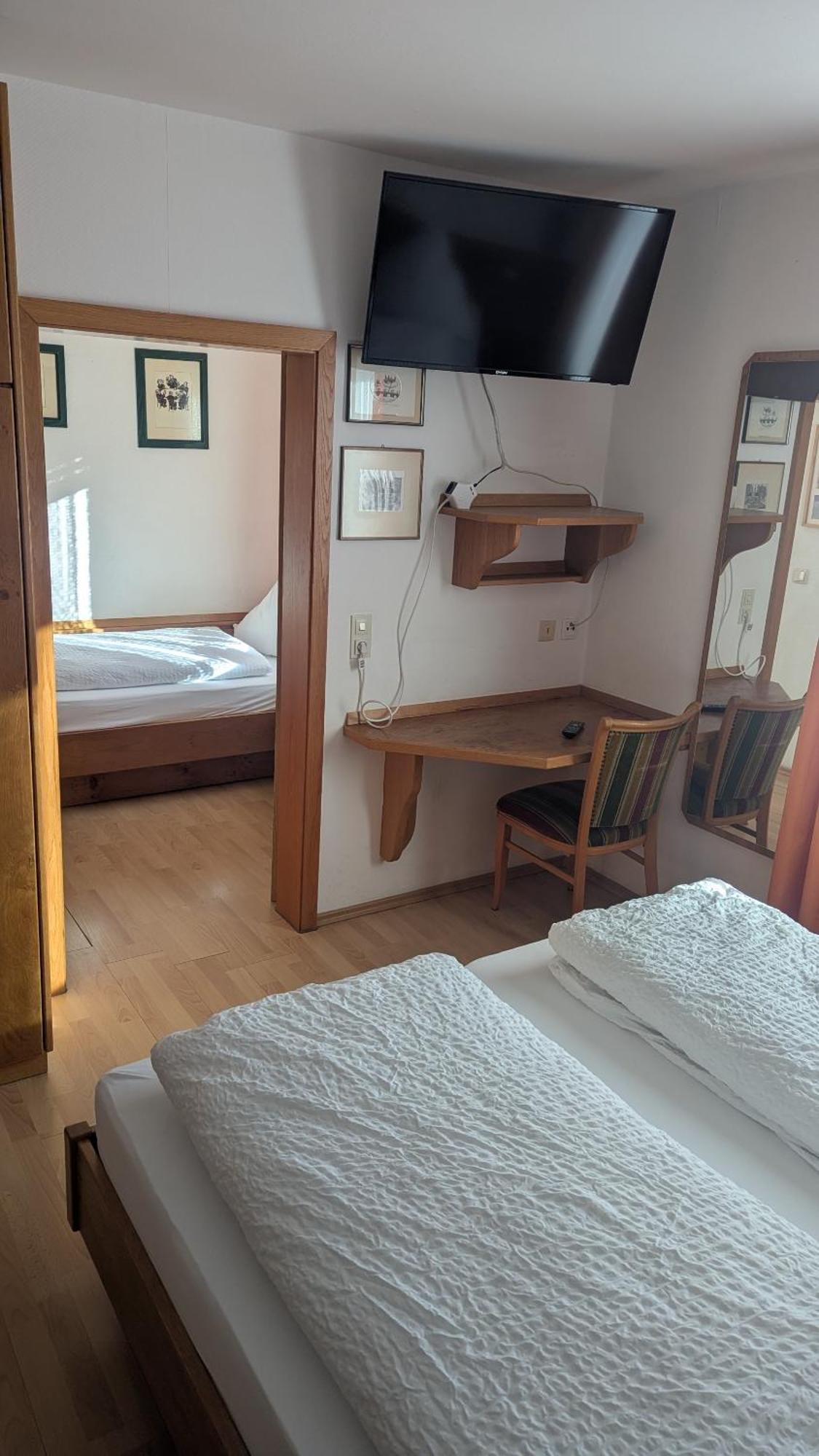Gasthof Hotel Rose Obereisenheim Habitación foto