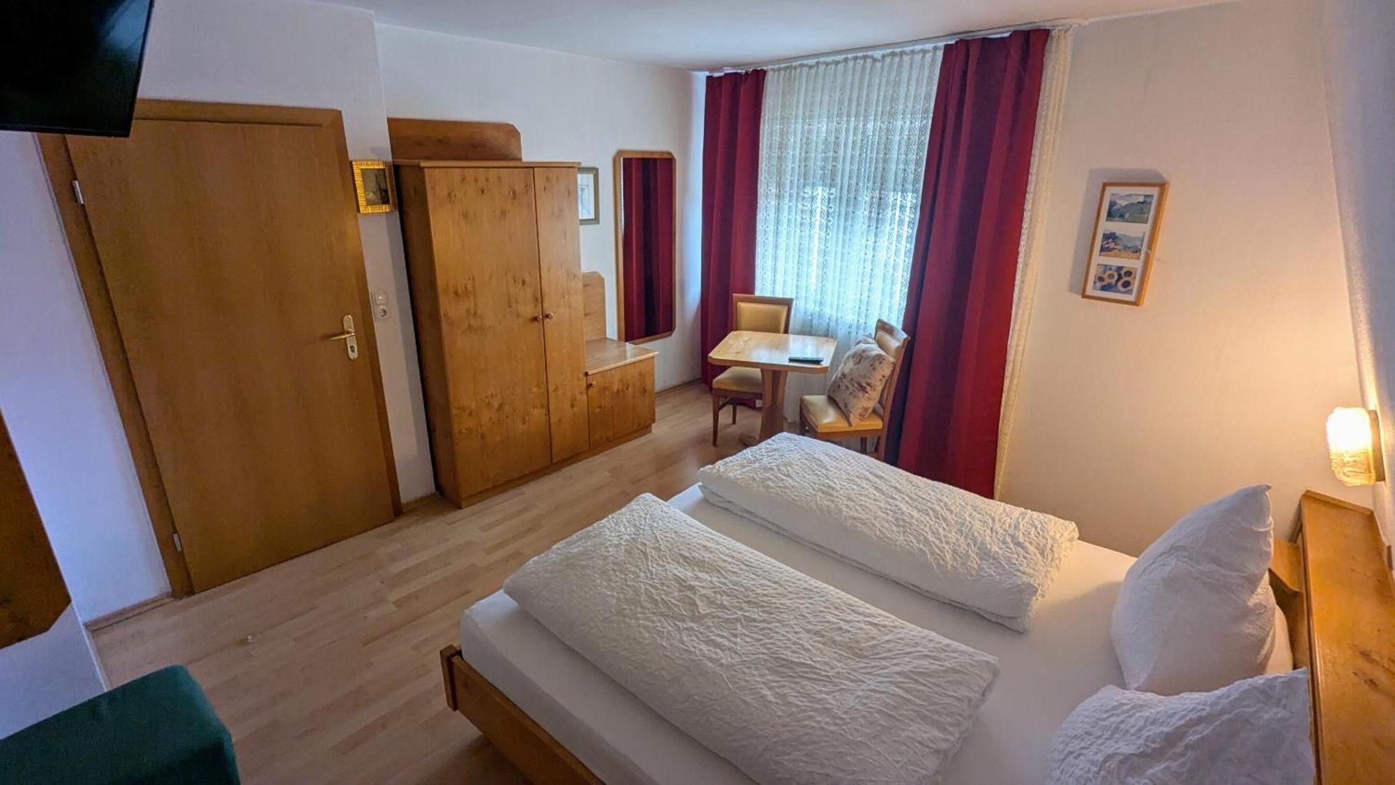 Gasthof Hotel Rose Obereisenheim Habitación foto