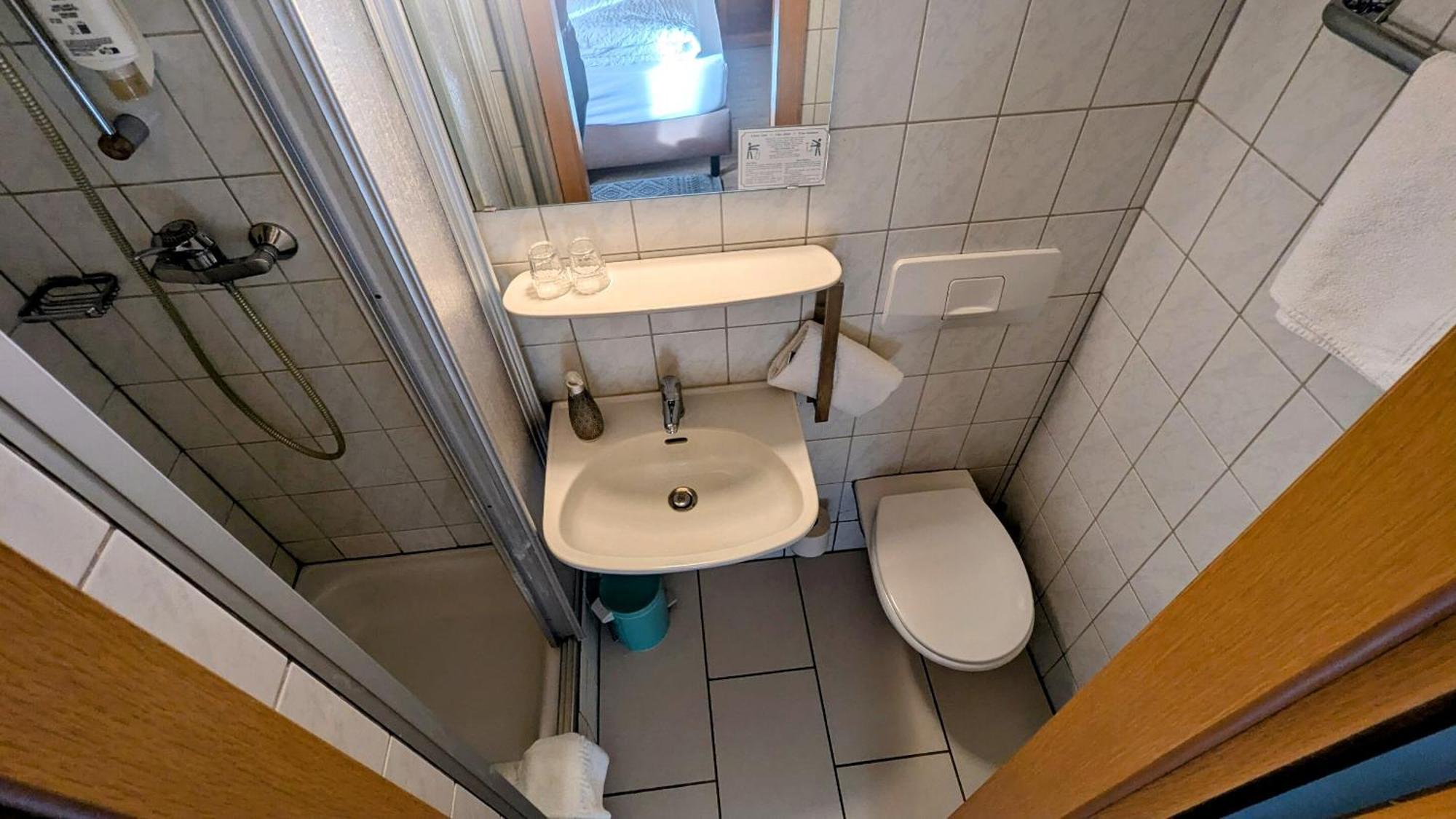 Gasthof Hotel Rose Obereisenheim Habitación foto